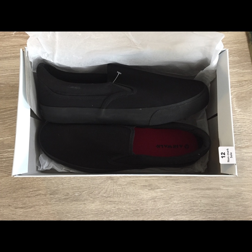 NIB Airwalk slipon skate shoes, Men’s 12